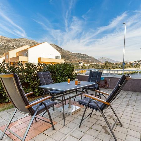Spacious 2-Bedroom Apartment With Terrace And Parking ซัฟทัท ภายนอก รูปภาพ