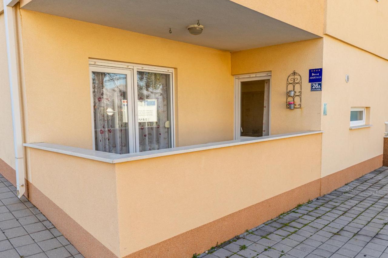 Spacious 2-Bedroom Apartment With Terrace And Parking ซัฟทัท ภายนอก รูปภาพ