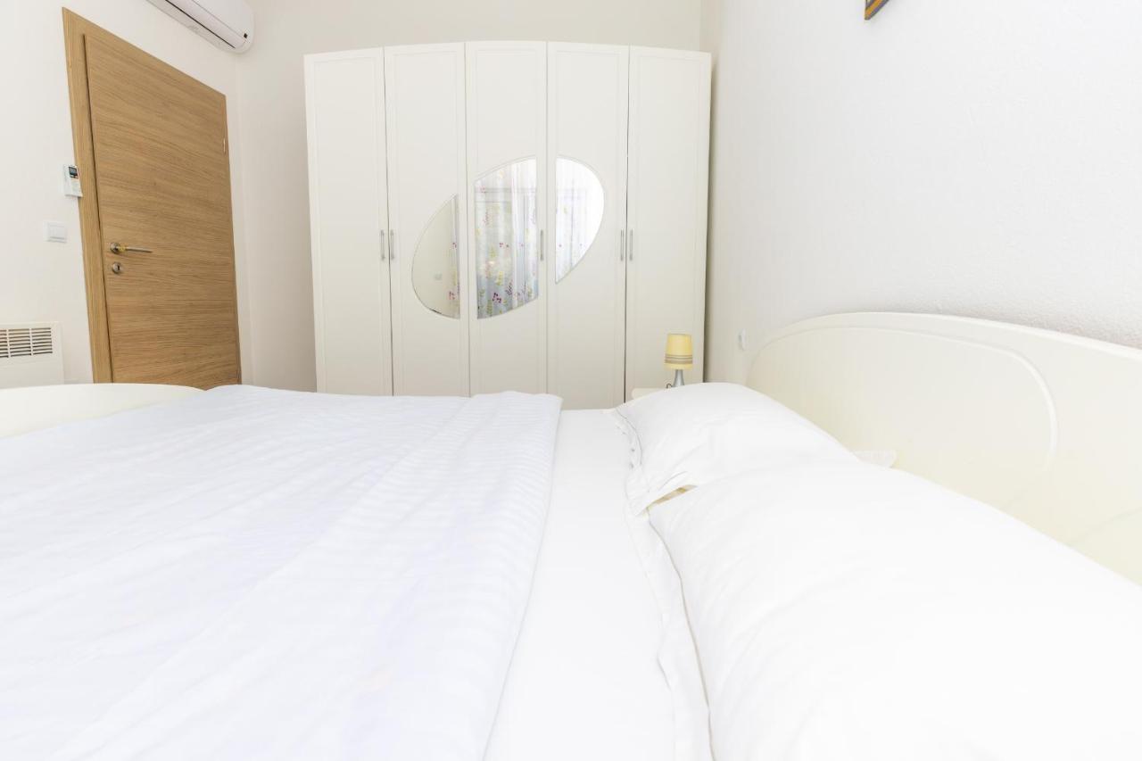 Spacious 2-Bedroom Apartment With Terrace And Parking ซัฟทัท ภายนอก รูปภาพ