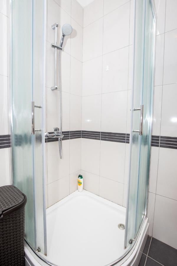 Spacious 2-Bedroom Apartment With Terrace And Parking ซัฟทัท ภายนอก รูปภาพ
