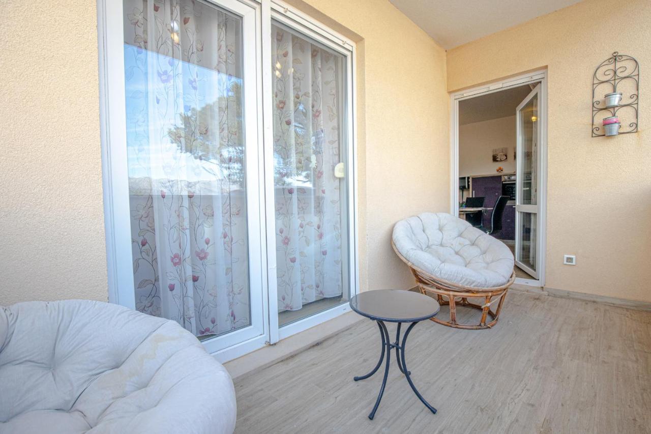 Spacious 2-Bedroom Apartment With Terrace And Parking ซัฟทัท ภายนอก รูปภาพ