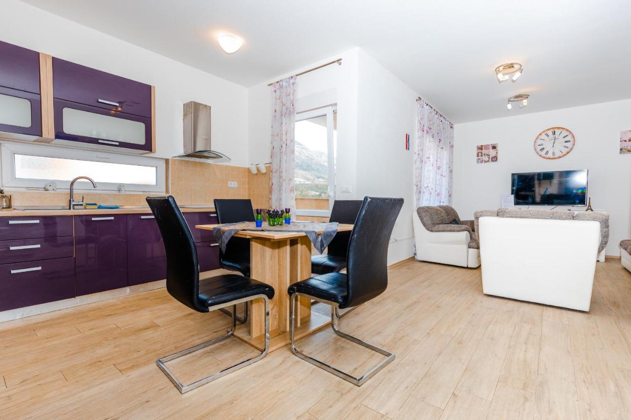 Spacious 2-Bedroom Apartment With Terrace And Parking ซัฟทัท ภายนอก รูปภาพ