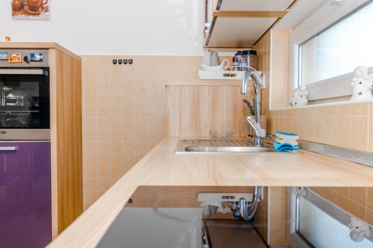 Spacious 2-Bedroom Apartment With Terrace And Parking ซัฟทัท ภายนอก รูปภาพ