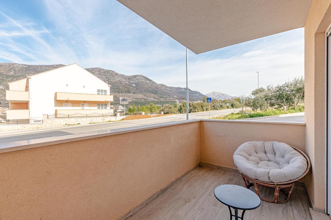 Spacious 2-Bedroom Apartment With Terrace And Parking ซัฟทัท ภายนอก รูปภาพ