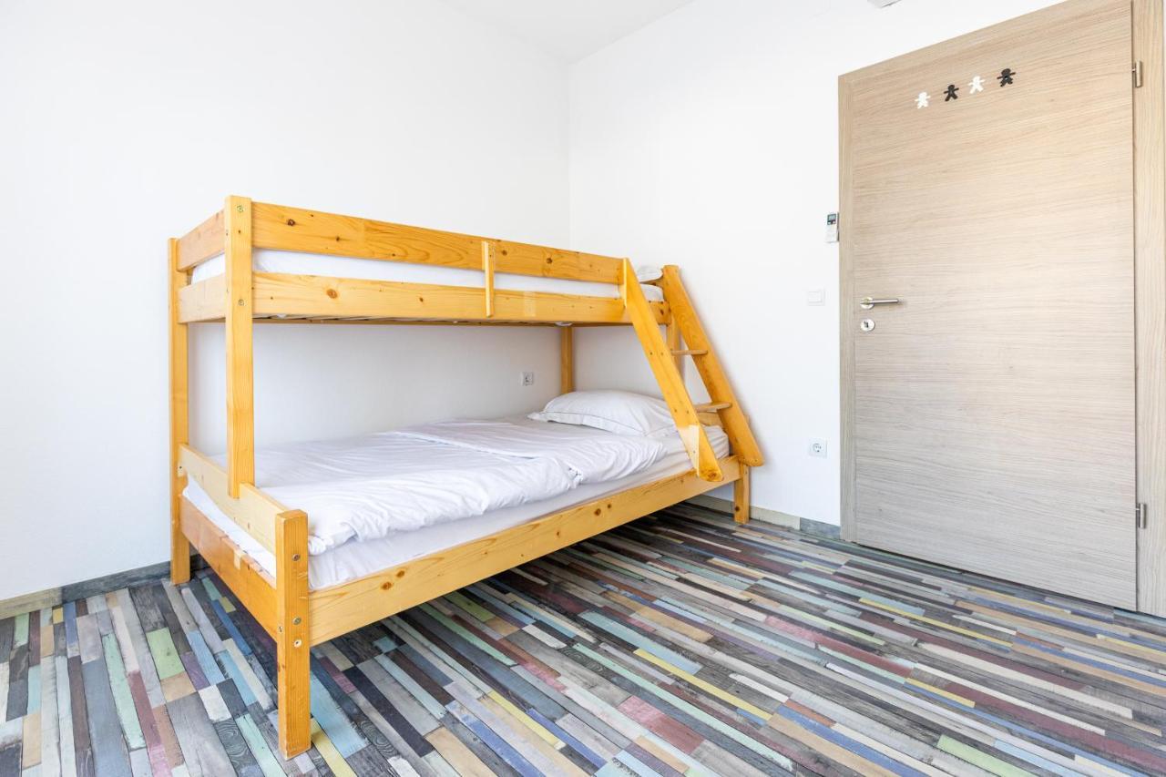 Spacious 2-Bedroom Apartment With Terrace And Parking ซัฟทัท ภายนอก รูปภาพ
