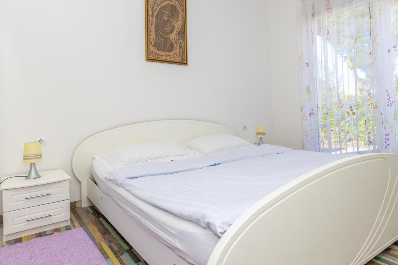 Spacious 2-Bedroom Apartment With Terrace And Parking ซัฟทัท ภายนอก รูปภาพ