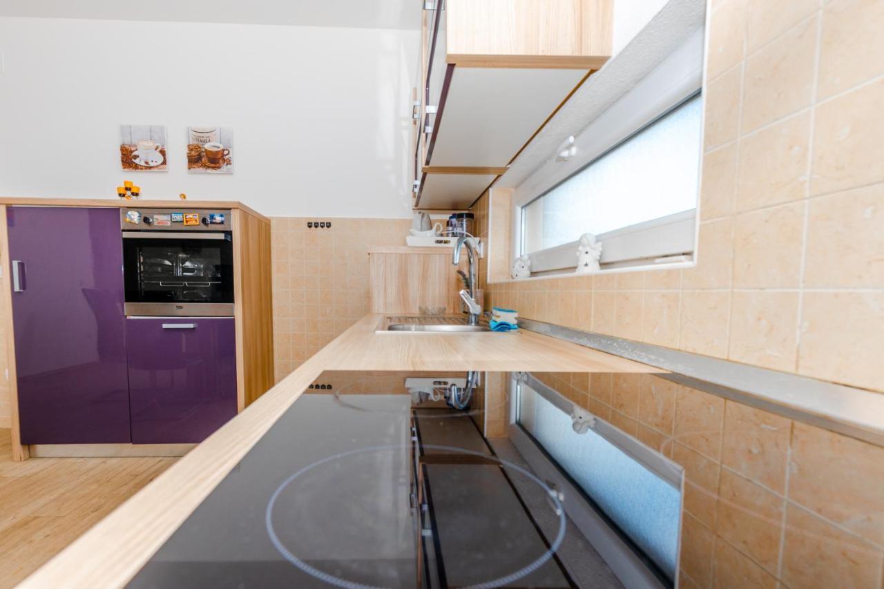 Spacious 2-Bedroom Apartment With Terrace And Parking ซัฟทัท ภายนอก รูปภาพ