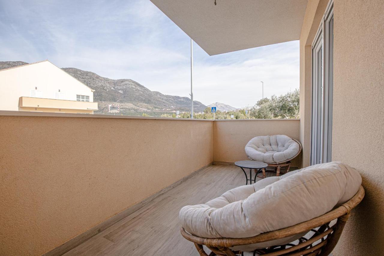 Spacious 2-Bedroom Apartment With Terrace And Parking ซัฟทัท ภายนอก รูปภาพ