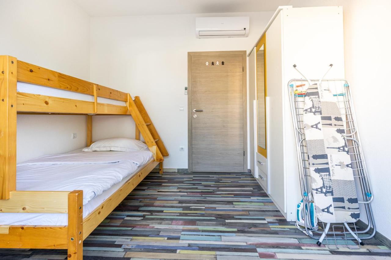Spacious 2-Bedroom Apartment With Terrace And Parking ซัฟทัท ภายนอก รูปภาพ