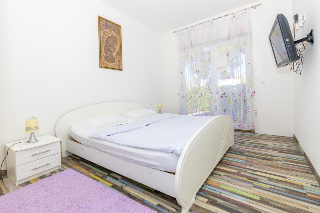 Spacious 2-Bedroom Apartment With Terrace And Parking ซัฟทัท ภายนอก รูปภาพ