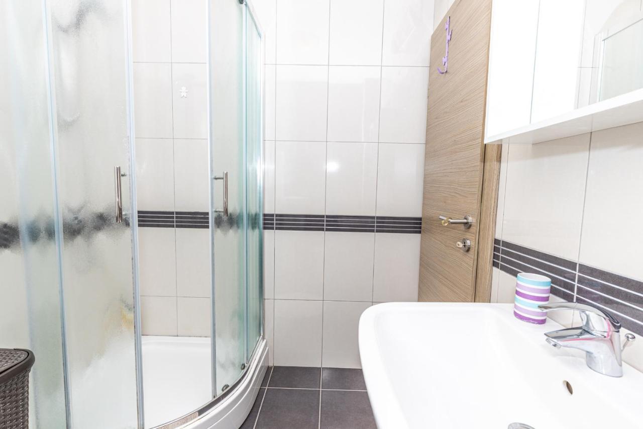 Spacious 2-Bedroom Apartment With Terrace And Parking ซัฟทัท ภายนอก รูปภาพ